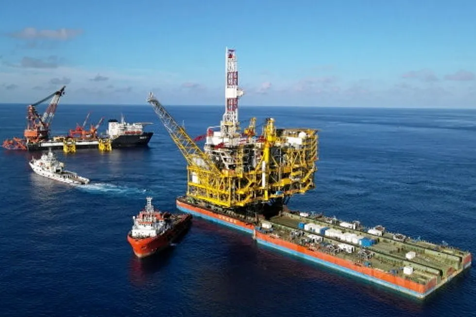 Floatover: COOEC combines the topsides with the jacket for the Lufeng 14-4 oilfield in the South China Sea