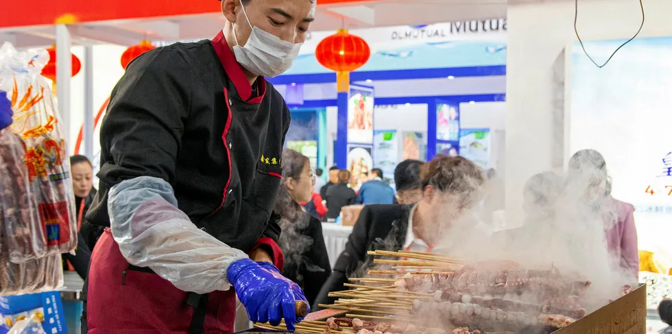 以下是新型冠状病毒爆发对全球海鲜业影响的最新消息，本消息由全球领先的国际海鲜新闻网站IntraFish.com 发布。