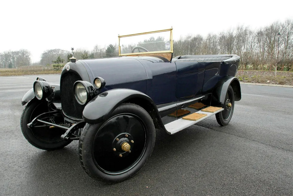 Left and top: Siemens reverse engineered a crucial part for a 100-year-old Ruston Hornsby vintage car using 3D printing and without any original technical drawings