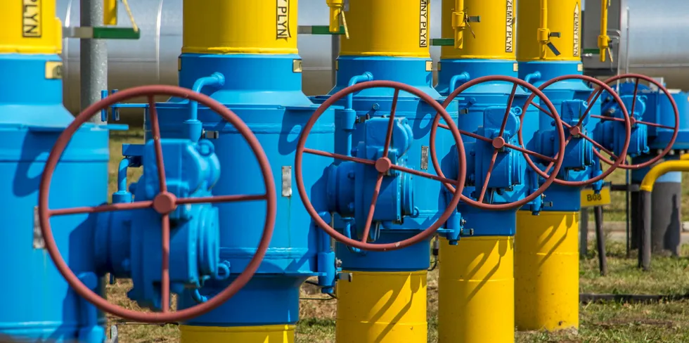 Gas compressor station