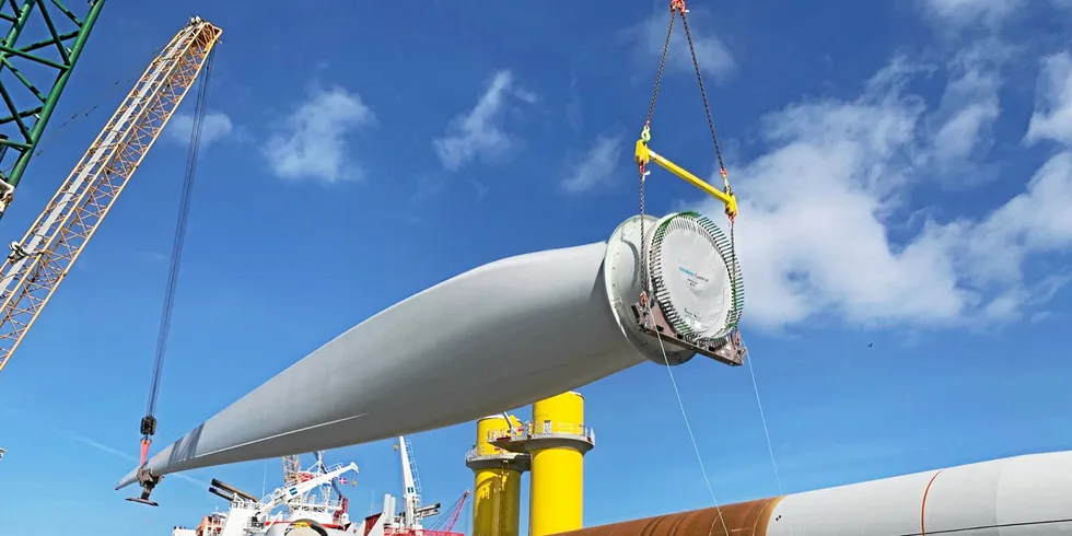 Blades being loaded for US' first project in federal waters, Dominion Energy's CVOW pilot
