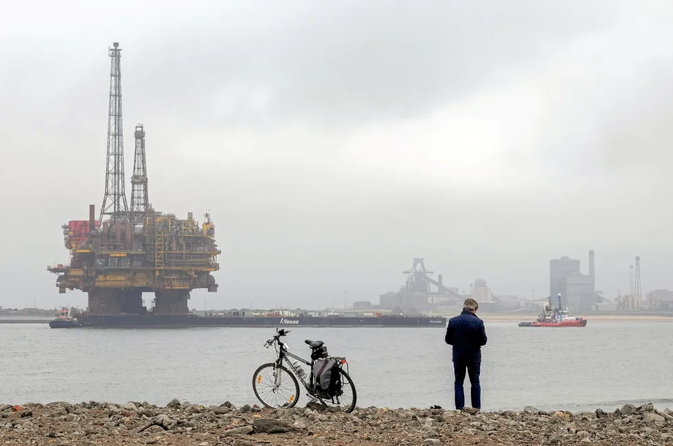 Brent Delta topsides on barge approaching Hartlepool, England in 2017 during Brent decommissioning.