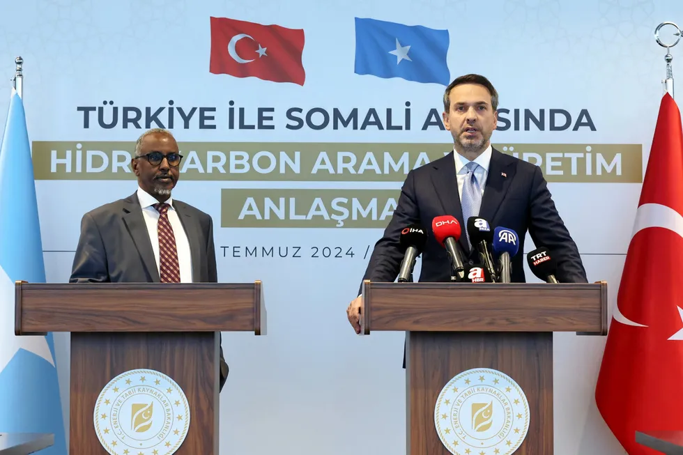 Somalia's Energy minister Abdirizak Omar Mohamed (left) and his Turkish counterpart Alparslan Bayraktar (right) in Istanbul earlier this month.