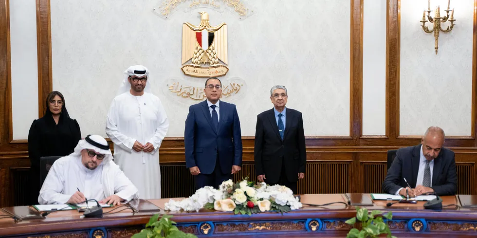 The signing of the agreement for the 10GW project's land.