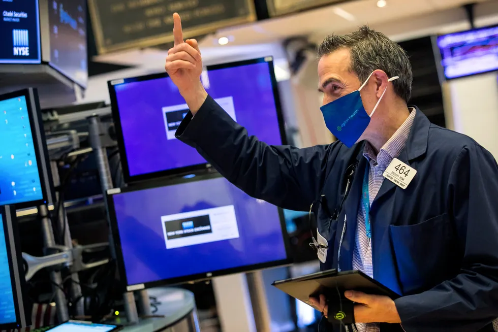 Prices head north: oil inched higher in early trade on Thursday