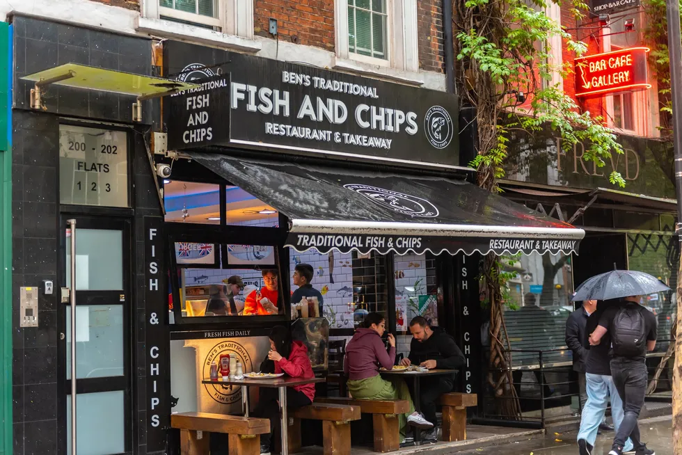 What makes the second largest seafood restaurant chain in the United States think it can compete with the UK's 10,000 fish and chip shops?