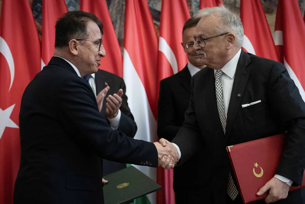 Turkish Petroleum chief executive officer Ahmet Turkoglu (left) and MOL Group chief executive officer Zsolt Hernadi