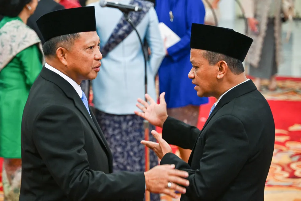 Indonesia's Minister of Energy and Mineral Resources, Bahlil Lahadalia, (right).