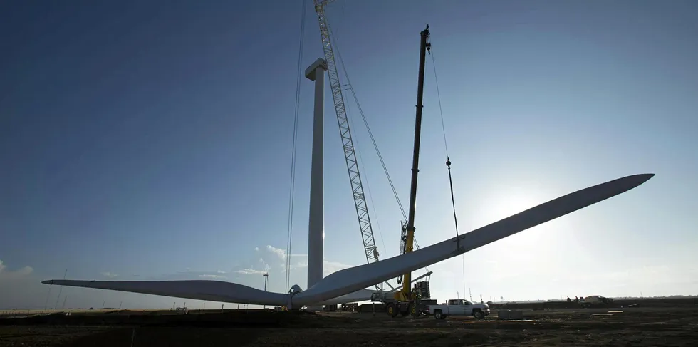 Installation of a GE 2MW wind turbine in Texas, US