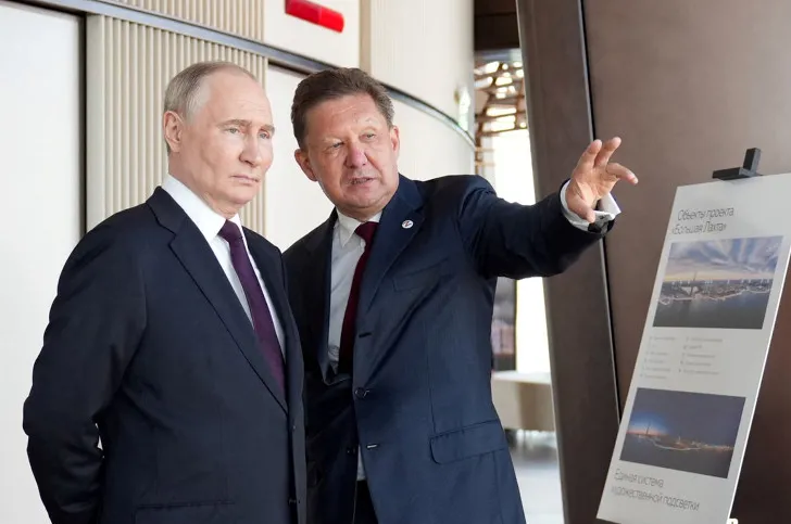 LNG ambitions: Russia’s President Vladimir Putin (left) speaks with Gazprom executive chairman Alexei Miller.