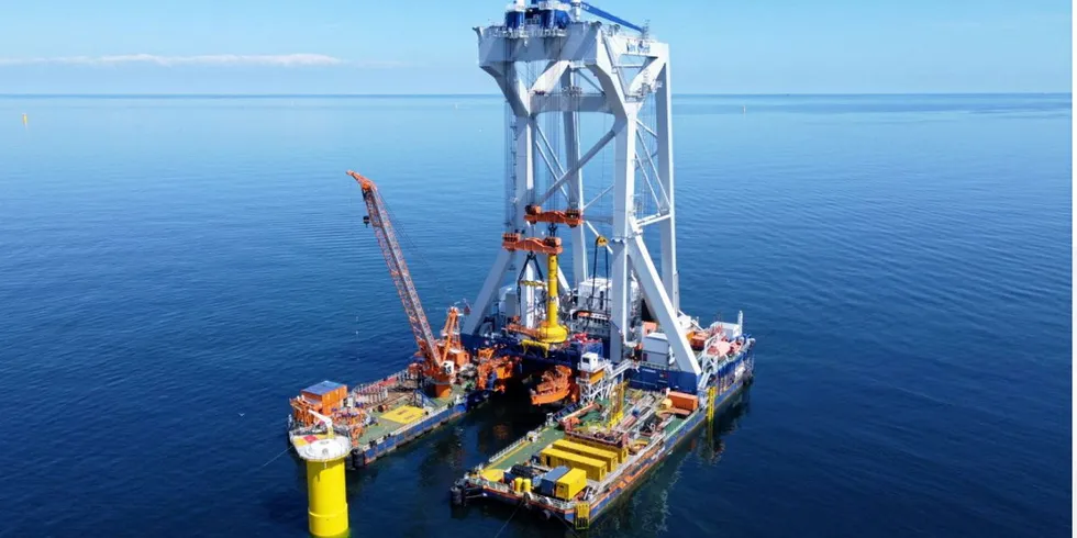 Van Oord. heavy-lift installation vessel Svanen.