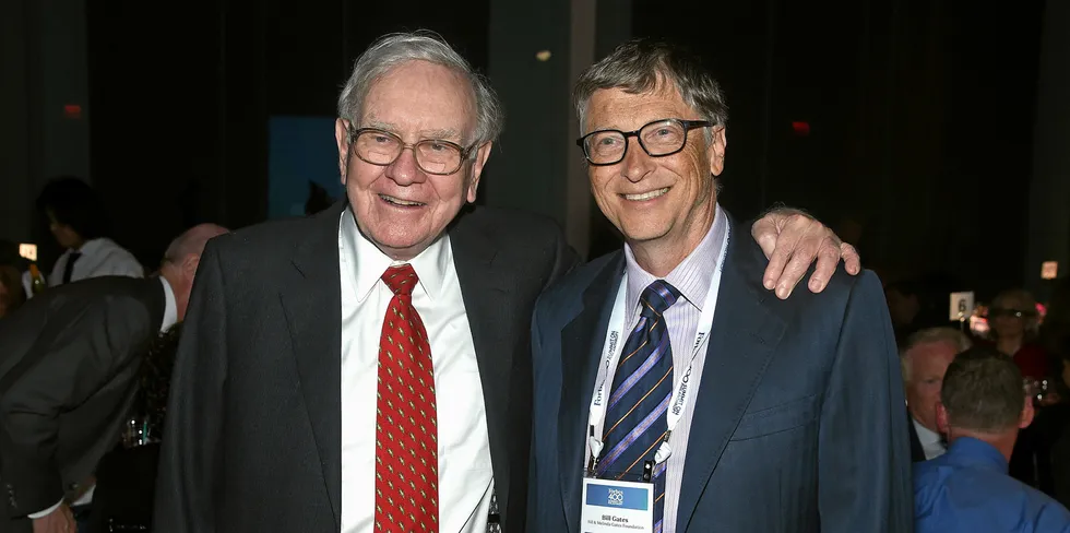 Warren Buffett (L) and Bill Gates.