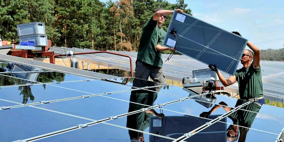 Installation of PV panels by Innogy unit Belectric