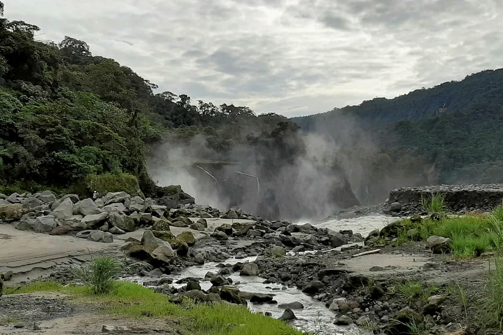 Ecuador: landslide damages two crude pipelines