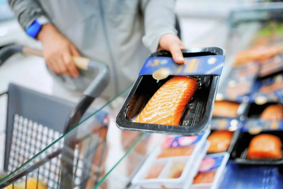 After a slight dip in December, US retail seafood sales bounced back a bit in January.