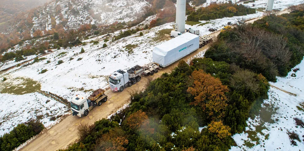 Transport of Siemens Gamesa SG 5.8-155 nacelle in Alaiz, Spain