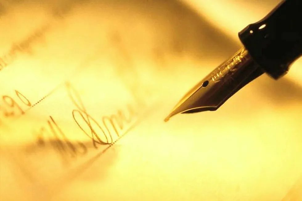 Sign Contract Pen Paper_809395.jpg
