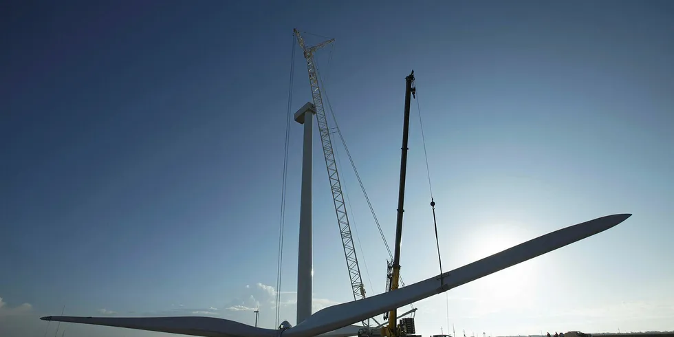 A GE 2.0-116 turbine being installed in Texas. Credit: GE/Creative Services