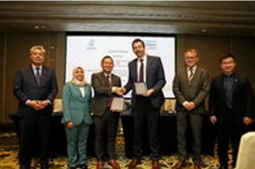 DNV and Petronas CCS Ventures signing ceremony.