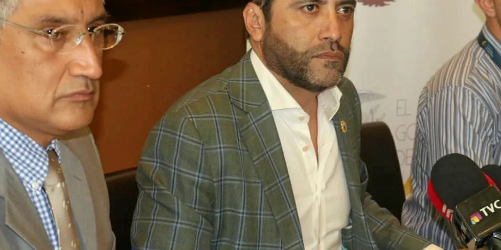 Ecuadorian Minister Ivan Ontaneda (center) at press conference.