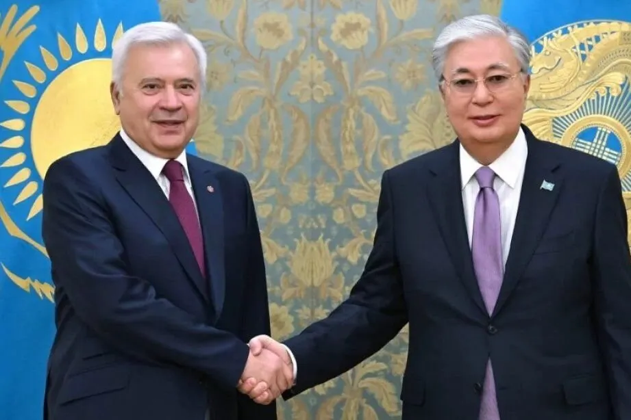 Founder and key shareholder in Russian oil producer Lukoil, Vagit Alekperov (left) and Kazakhstan's President Kassym-Jomart Tokayev.