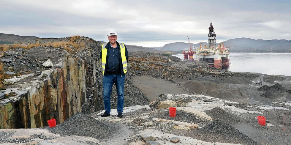 Sande Aqua signed a design agreement with Billund Aquaculture, who will deliver the RAS technology to a land-based facility in Gulen in Western Norway.