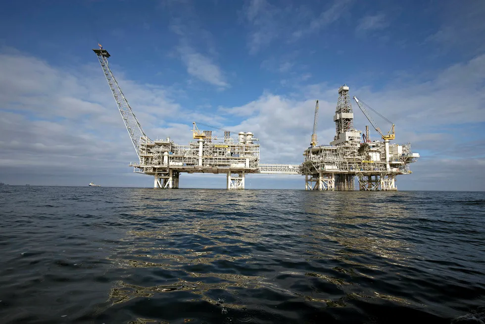 Caspian project: the Deep-water Guneshli platform off Azerbaijan