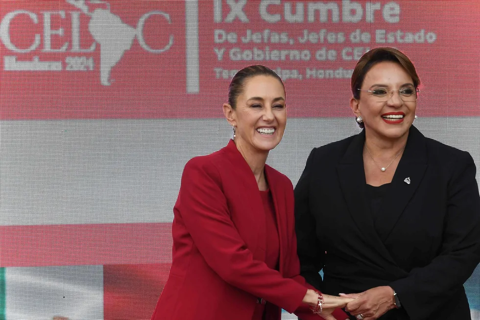 Mexico's President Claudia Sheinbaum (left) and Honduras' President Xiomara Castro at the IX Latin American and Caribbean States (CELAC) Summit in Honduras