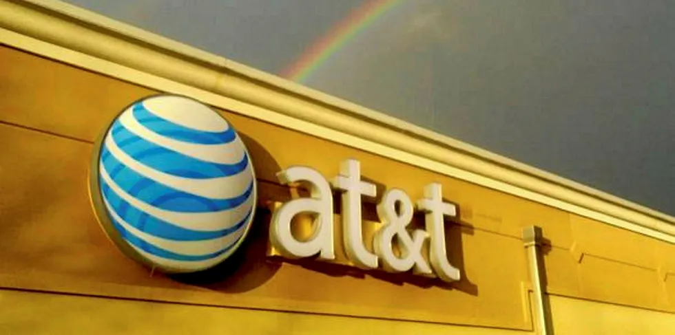 AT&amp;T dials new wind contract and ranks third among US firms