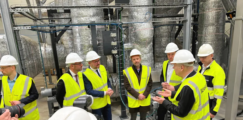 Henrik Stiesdal explains SkyClean to Crown Prince Frederik of Denmark (centre), and Danish climate minister Dan Jørgensen and minister for food and agriculture Rasmus Prehn.