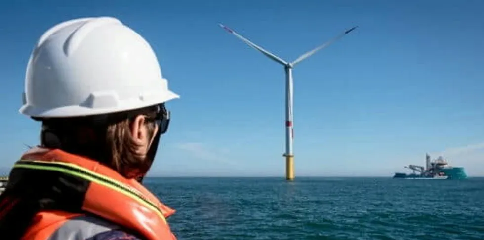 The first turbines are flowing at Saint-Nazaire.