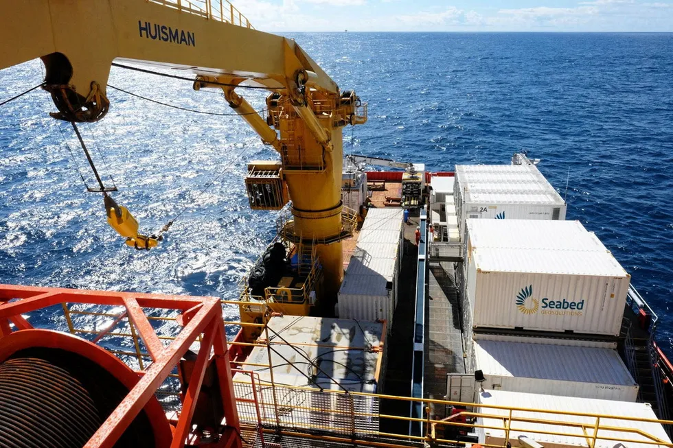 OBN technology: automated node deployment on the seismic vessel Subsea Viking