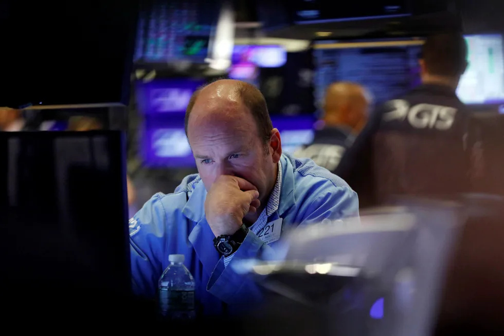 Falling prices: oil continued to fall in early trade on Friday