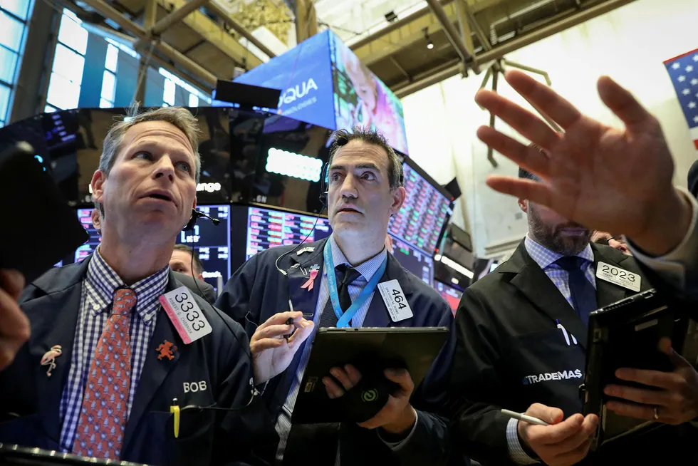 Oil price: US crude futures rose $1.12, or 1.9%, to $59.94 a barrel