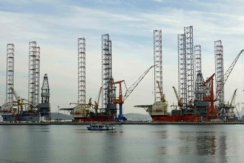 Oil crash orphans: Dozens of new drilling rigs are currently docked off China
