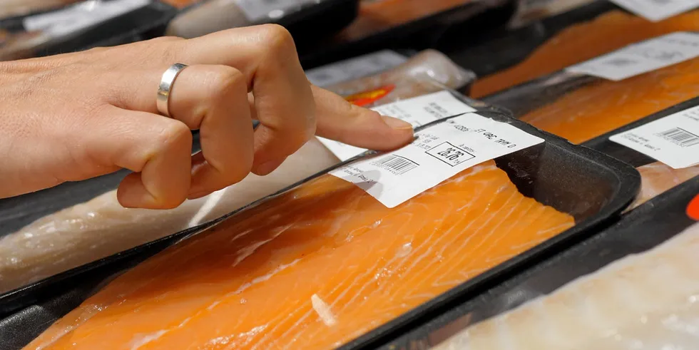Despite falling consumer prices for some popular seafood items, US retail sales in September fell again, extending a year-long slump.