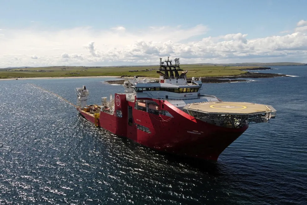 Cable-laying vessel Connector.