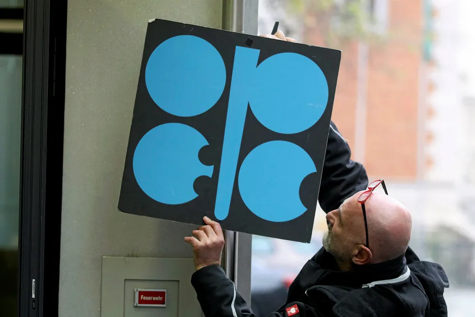 Oil price high: crude at late 2014 levels