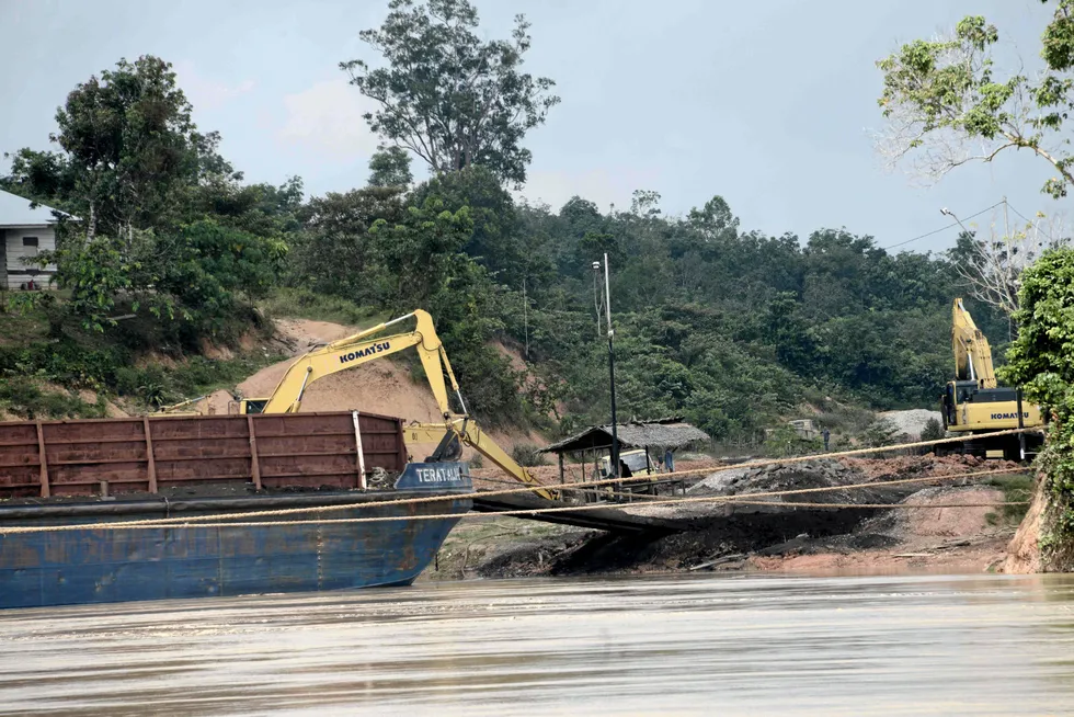 Hydrocarbons: Jambi in South Sumatra also produces coal