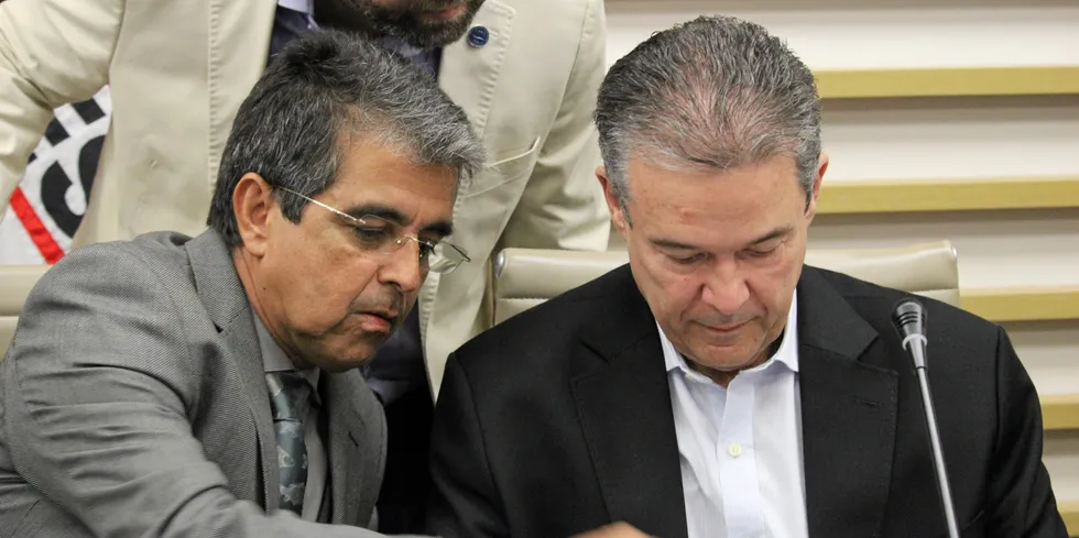 Brazilian Fisheries and Aquaculture MinisterAndre de Paula (right) confers with Peixe BR Franciso Medeiros as the industry launches its forecast for production in 2024.
