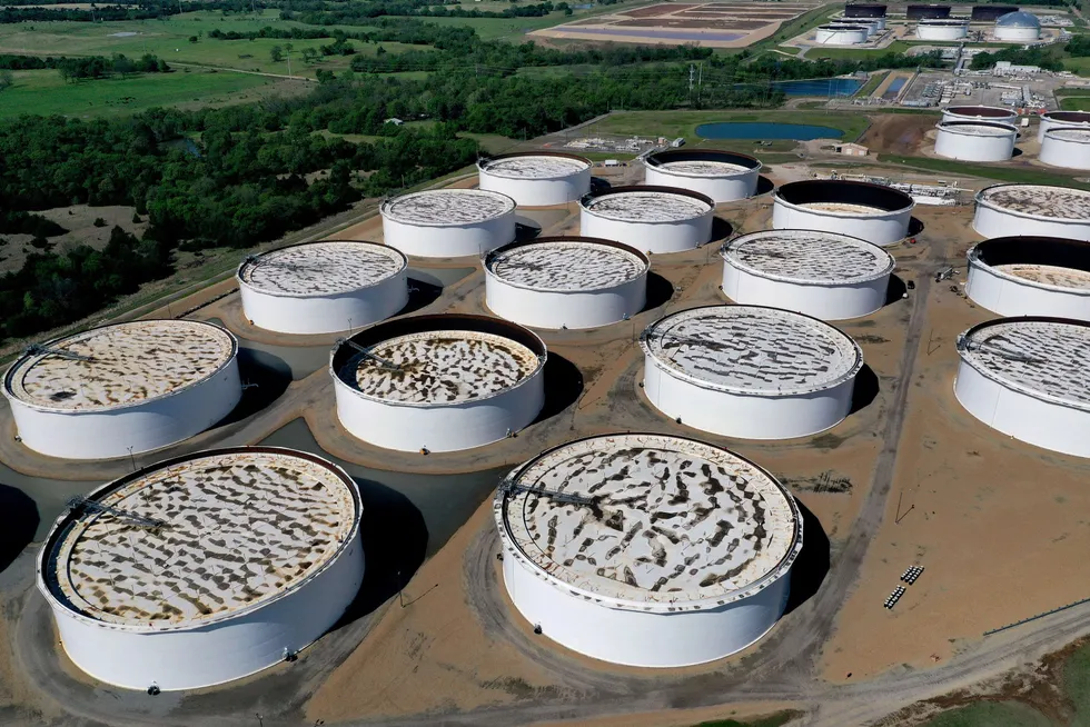 US crude: stocks fell for the sixth straight week