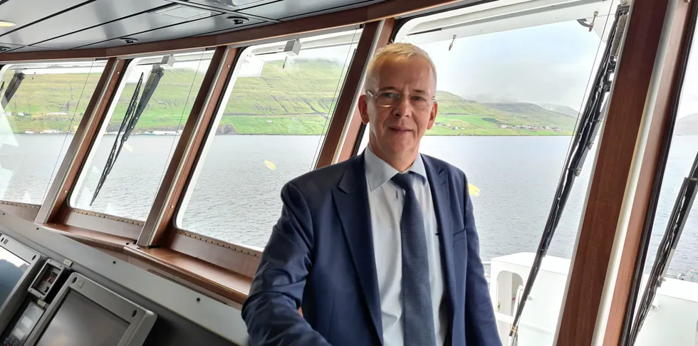 CEO Regin Jacobsen and management offered lunch onboard the well boat «Hans a Bakka».