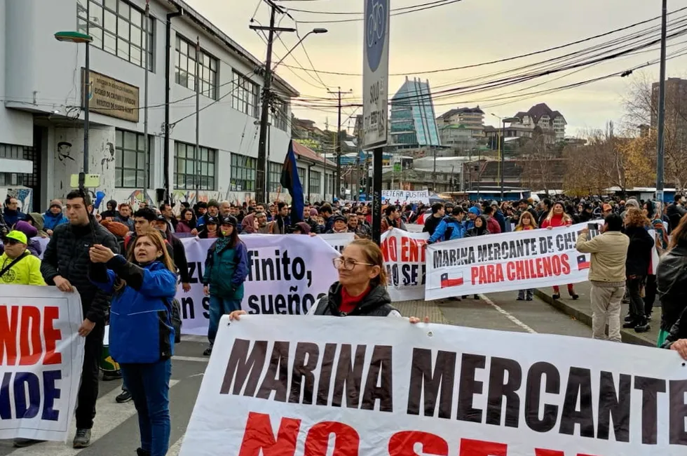 Union organizers estimated that 5,000 workers from the Los Lagos, BioBio and Aysen regions attended the protest.