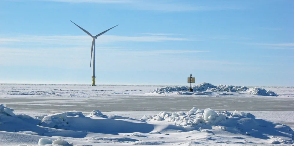 Hyötytuuli's Tahkoluoto pilot array in the Bay of Bothnia in icy conditions.