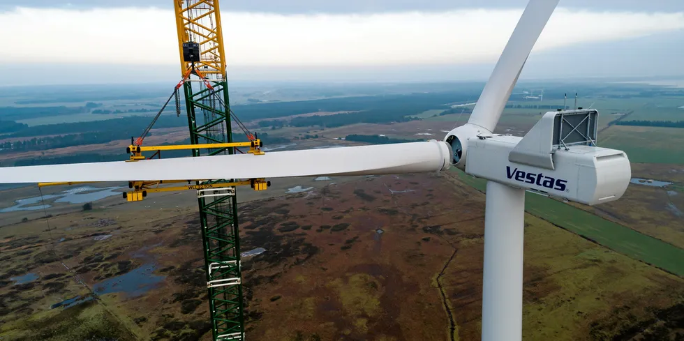 Installation of a Vestas V150.