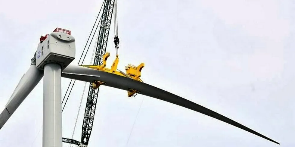 A blade is fitted to GE's Haliade-X.