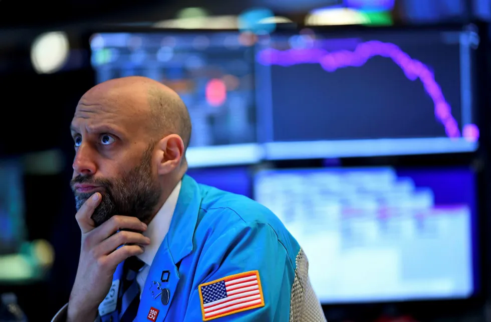 Oil price: both benchmarks lost roughly two-thirds of their value in the quarter