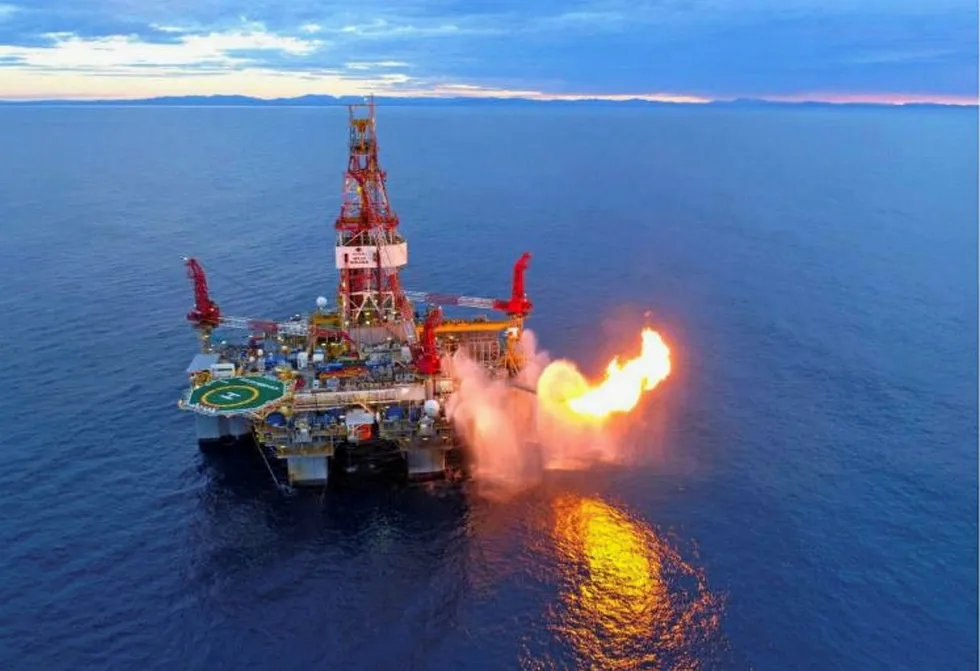 Mooring gig: Diamond Offshore's rig Ocean Monarch