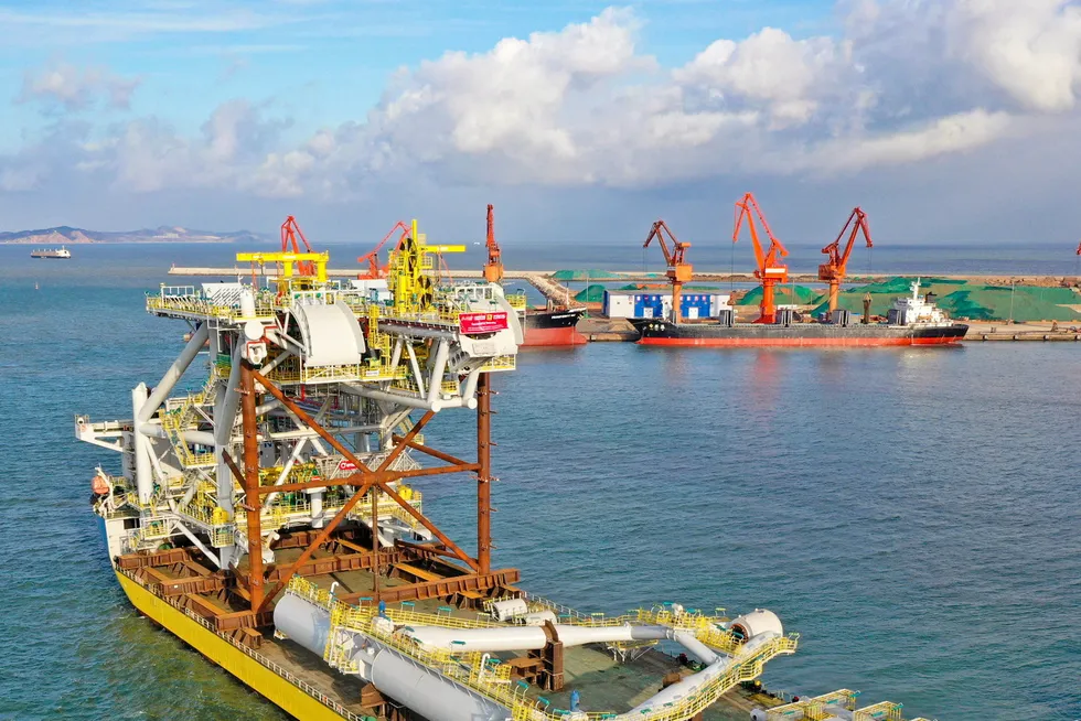 Delivery: the mooring support structure and yoke structure on its way to the integration yard