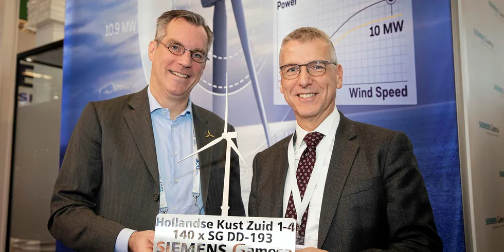 Vattenfall's wind business area head Gunnar Groebler (l) and Siemens Gamesa offshore wind CEO Andreas Nauen (r)
